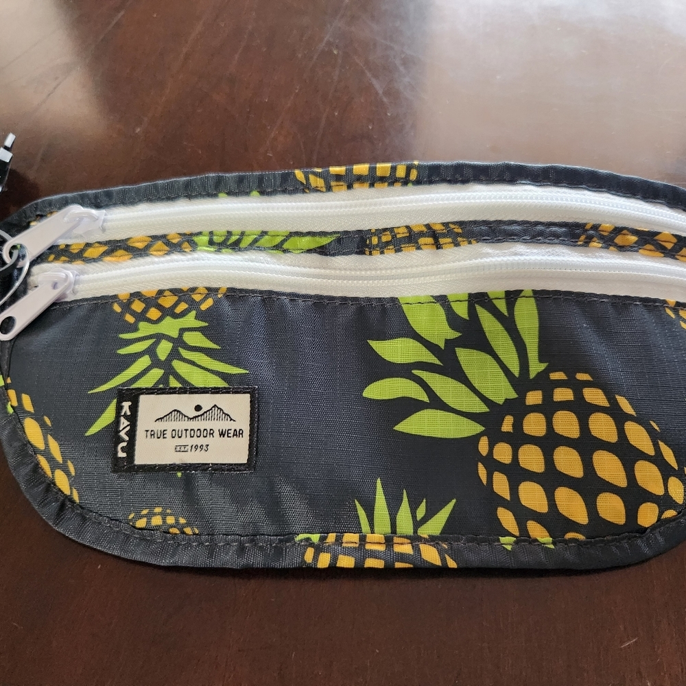 Hip pouch 2 zipper openings